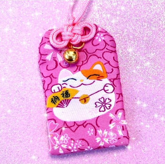 Japanese lucky kawaii omamori pink Maneki Neko waving cat amulet pendant bag