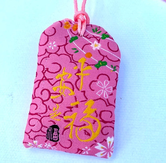 Japanese lucky kawaii omamori pink Maneki Neko waving cat amulet pendant bag