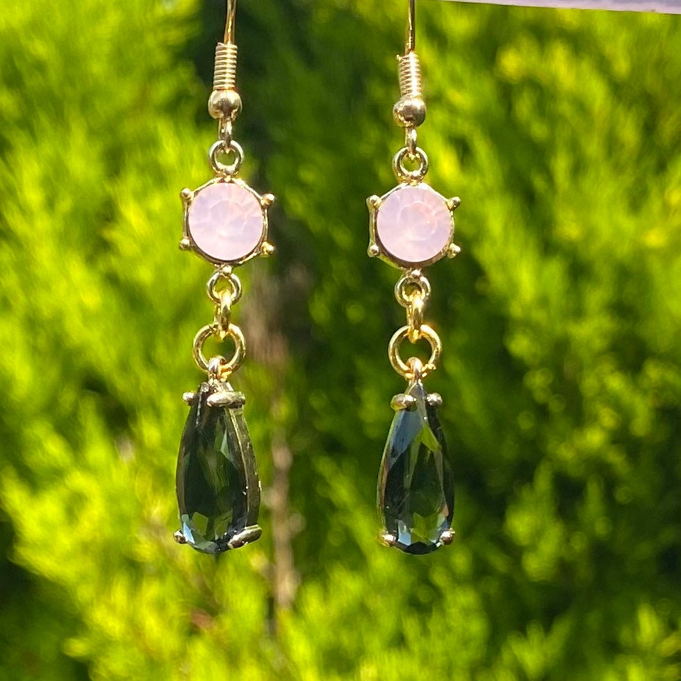 Pretty pink and black sparkle glass crystal dangle drop earrings movie cosplay castle magic fantasy japanese fairy