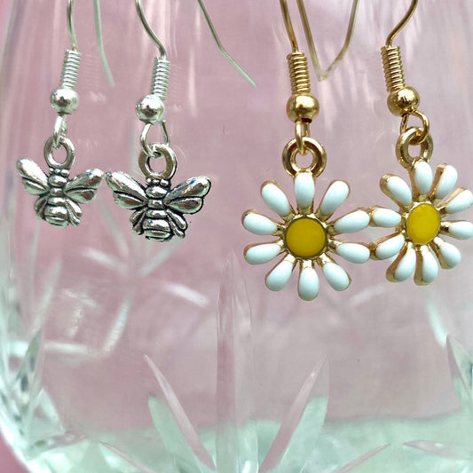 Kawaii daisy flower /bee earrings  korean cosplay  japanese Floral flower sunflower  beehive  festival vibes bee lover hive honey bumblebee